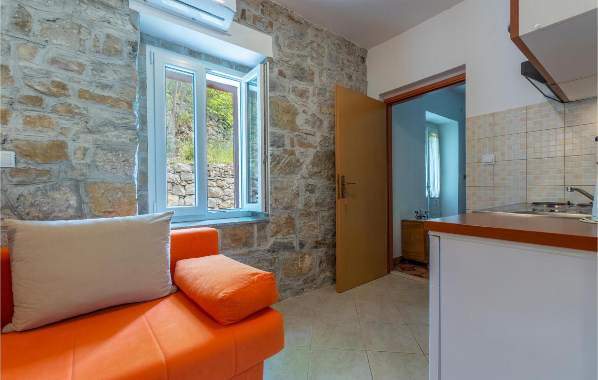 Awesome Apartment In Svinisce With Kitchenette Buitenkant foto